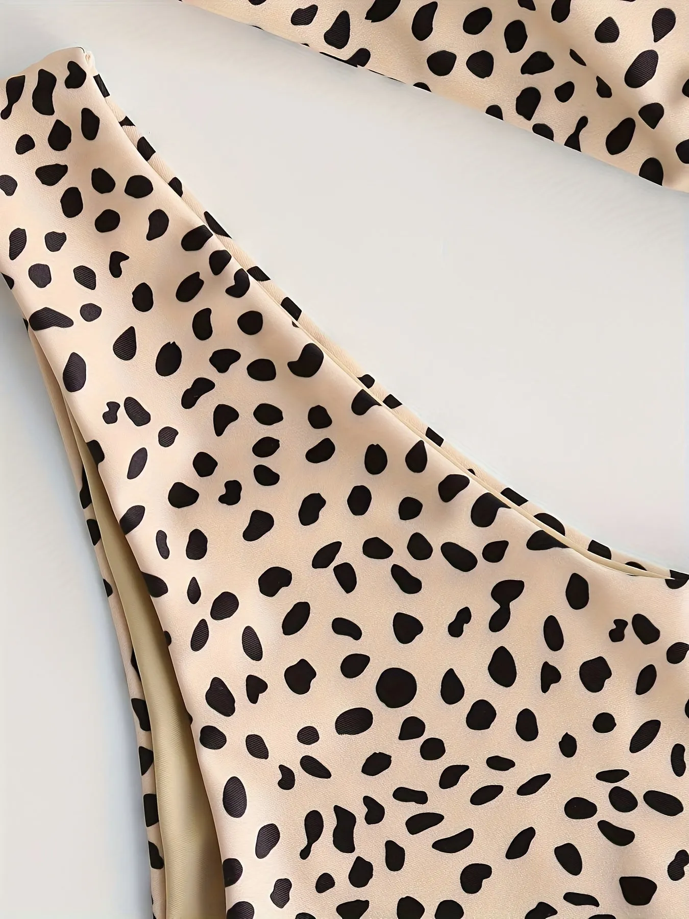 Vibrant Dots Print High Cut Bikini Set - Adjustable Straps, Sexy V Neckline, Two-Piece Swimsuit, Beachwear, Poolside Fashion, Comfortable Fit, Summer Bathing Suit for Women